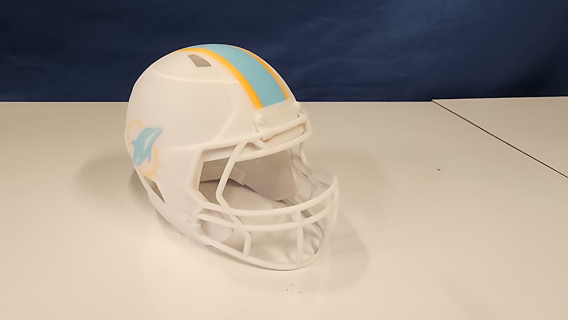 golfinhos capacete remixado by depep1 passatempo faça esporte ar livre futebol golfinho nfl 3D print model - Mito3D