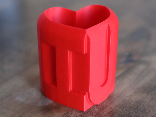 ti amo matita or fiore pentola by fortunato luc domestico ufficio portapenne saint valentin saint valentin santo san valentino cuore amore penna penpot rosso decorazione vaso forma contenitore scrivania accessorio regalo vacanza fiori 3d print model - Mito3D