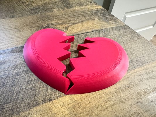 magnético atracción roto corazón by programador arte esculturas san valentin rompecorazones amor herir esculpir enamorado imán regalo táctil 3d print model - Mito3D