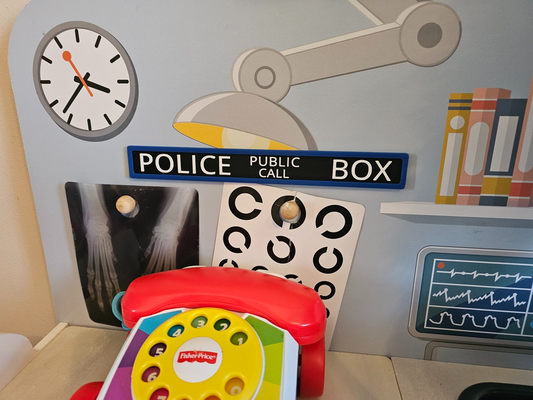 polizei anruf box mauer zeichen by geräusch kunst logos dr who arzt doctor who telefon wandgemälde beschilderung tennant taris tardis 3d print model - Mito3D