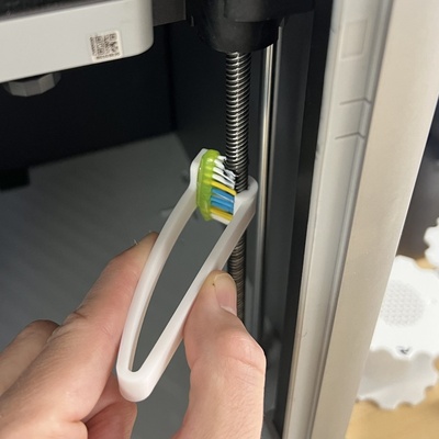 süper vidalamak temizleyici a sansasyonel çözüm köpüklü vidalar fırçalı baskı by adam l 3d yazıcı aksesuarlar 3dprinting diş fırçası temizlik 3dprinter yarar kurşun vida x1 tr8 bambulab x1c 3d print model - Mito3D