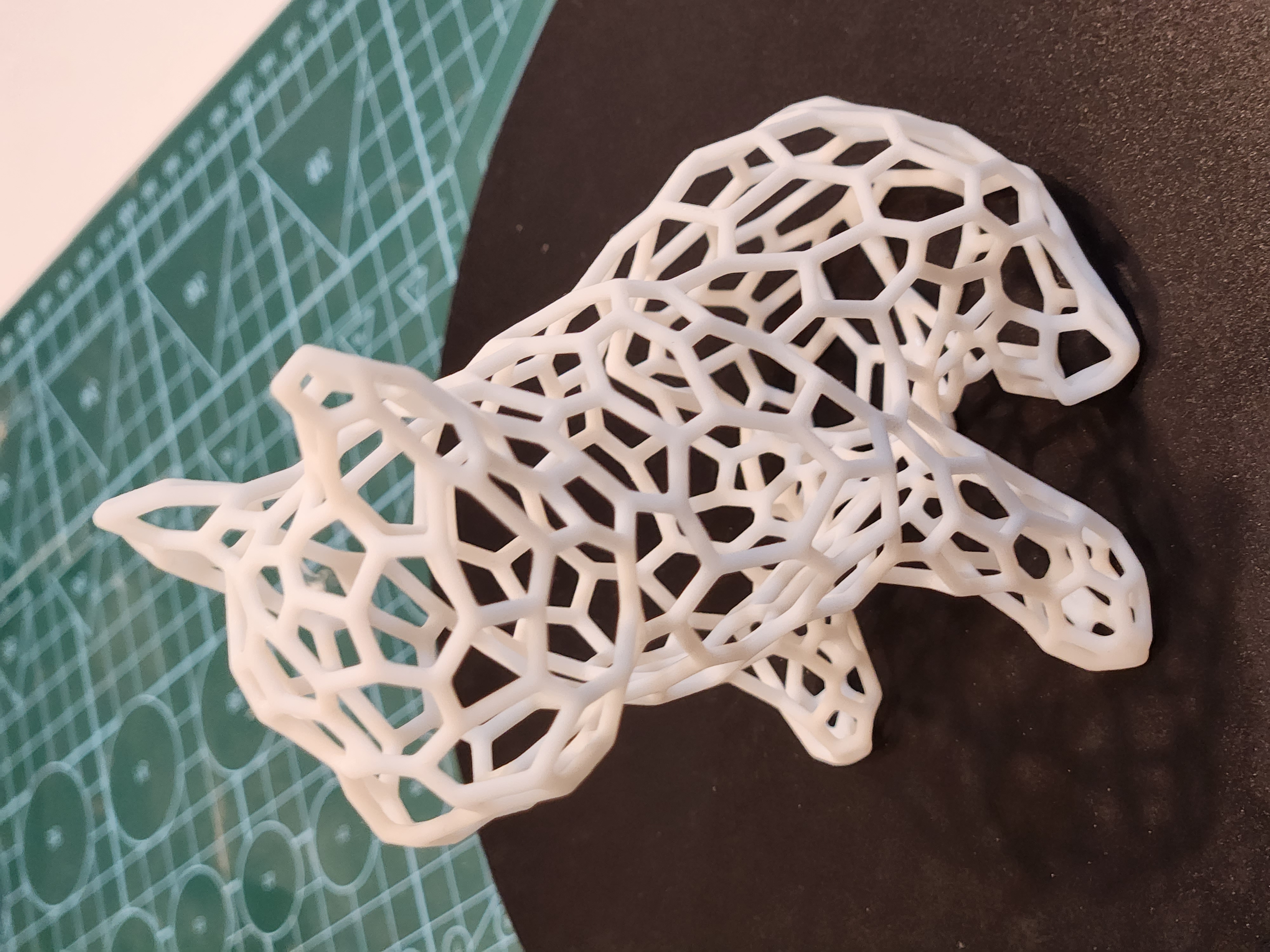 frénétique voronoi by fabricant nils art sculptures chien taureau français bouledogue 3D print model - Mito3D