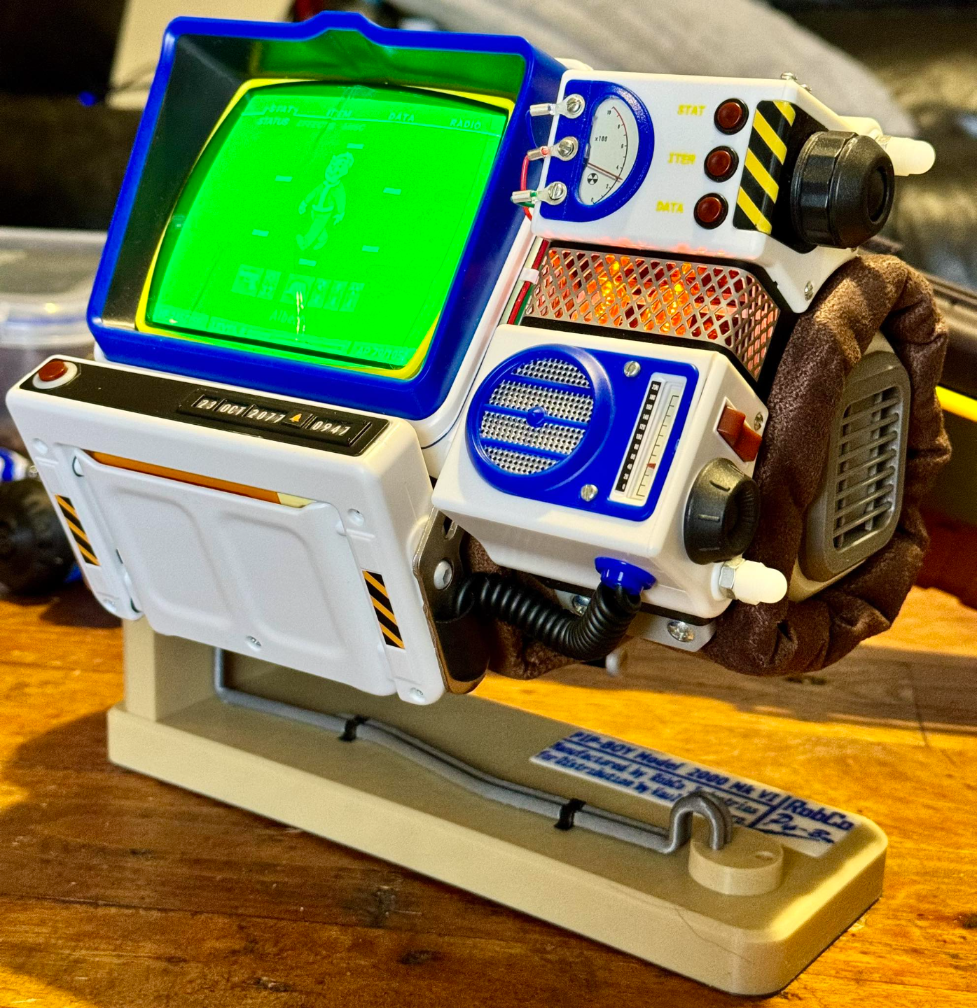 restaurado cair pip boy 2000 mkvi ficar pé ams solteiro cor perfis remixado by faran3d adereços cosplays fantasias pipboy pipboy2000 mk7 mk6 4 fallout3 fallout76 vaulttec enclave cofre tec 3D print model - Mito3D