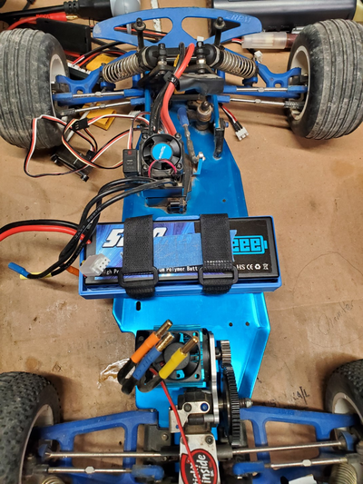 batería caja equipo rc10gt v1 plano azul chasis by oxidado uña diseño pasatiempo bricolaje diy rc escobillas eléctrico conversión rtr arrma losi nitro 3d print model - Mito3D