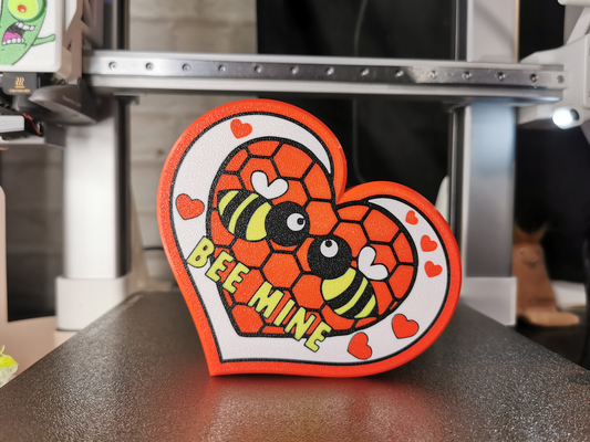 abeja regalo caja by zurlingo 3d casa festividades san valentin día enamorado pintado ams 4 color colmena 3d print model - Mito3D