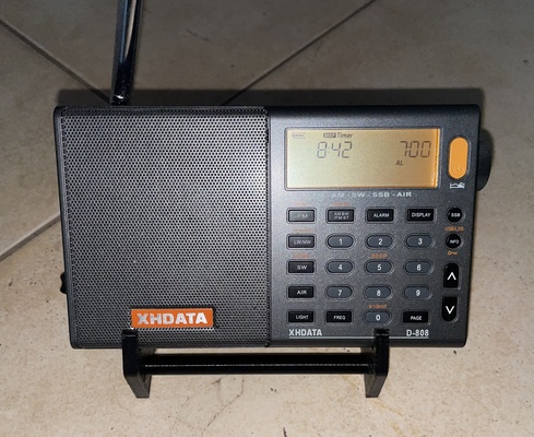 xhdata d-808 global radio minimalistic stand fusion 360 source by arekxyz hobby & diy electronics thingiverse 3d print model - Mito3D