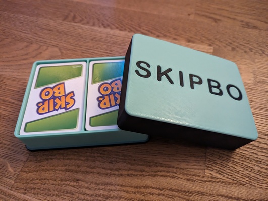 karte box skipbo spiel neu gemischt by maut gedruckt spielzeuge spiele karton kartenspielen skipbocardbox 3d print model - Mito3D