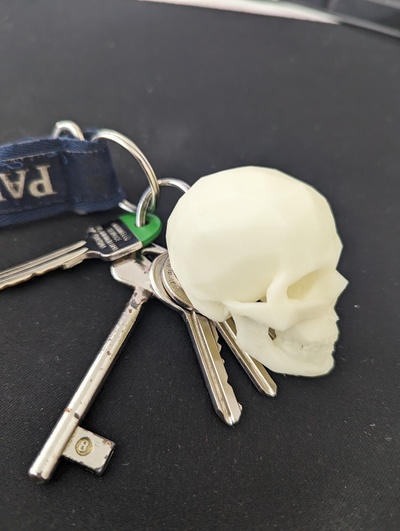 crâne poly pendentif porte clés remixé by z3dartandtech outils gadgets tête mort 3d print model - Mito3D