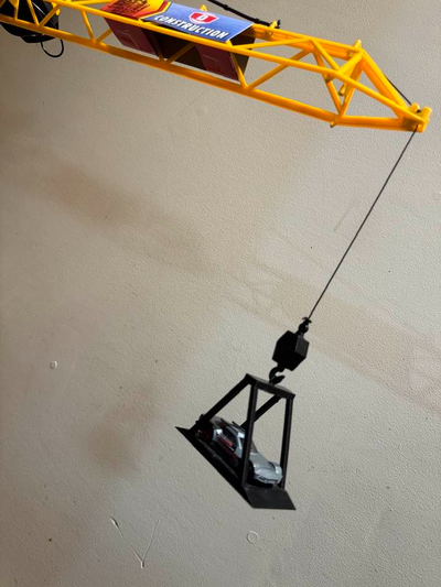 caliente ruedas grua portador by cody davis pasatiempo bricolaje diy rc calientes ascensor juguete 3d print model - Mito3D