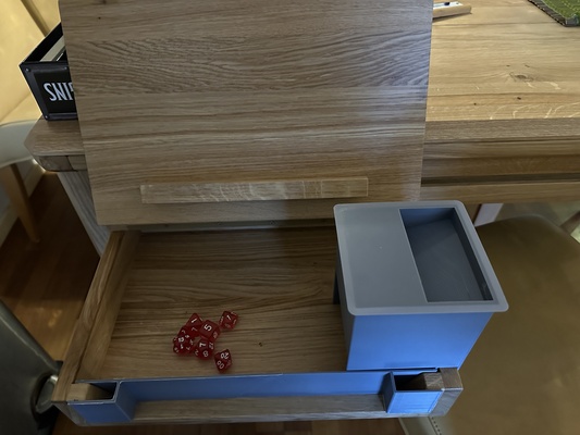 geeknson archie dm bahnhof würfel turm by mc taz spielzeuge spiele tafel dicetower tabletopgaming ttrpg spieltisch 3d print model - Mito3D