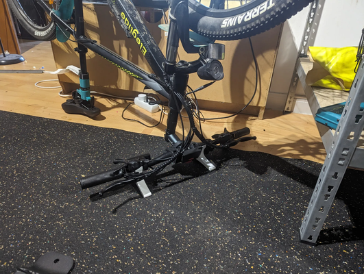 bicicleta reparar ficar pé by pzi 3d passatempo faça esporte ar livre montanha compras ferramenta gadget garagem ciclismo acessórios morro abaixo 3d print model - Mito3D