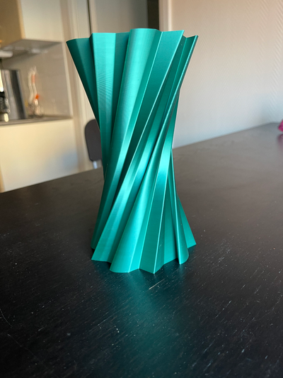 verdrehte spiral vase by xaioltd haushalt dekor modus spiralvase 3d print model - Mito3D
