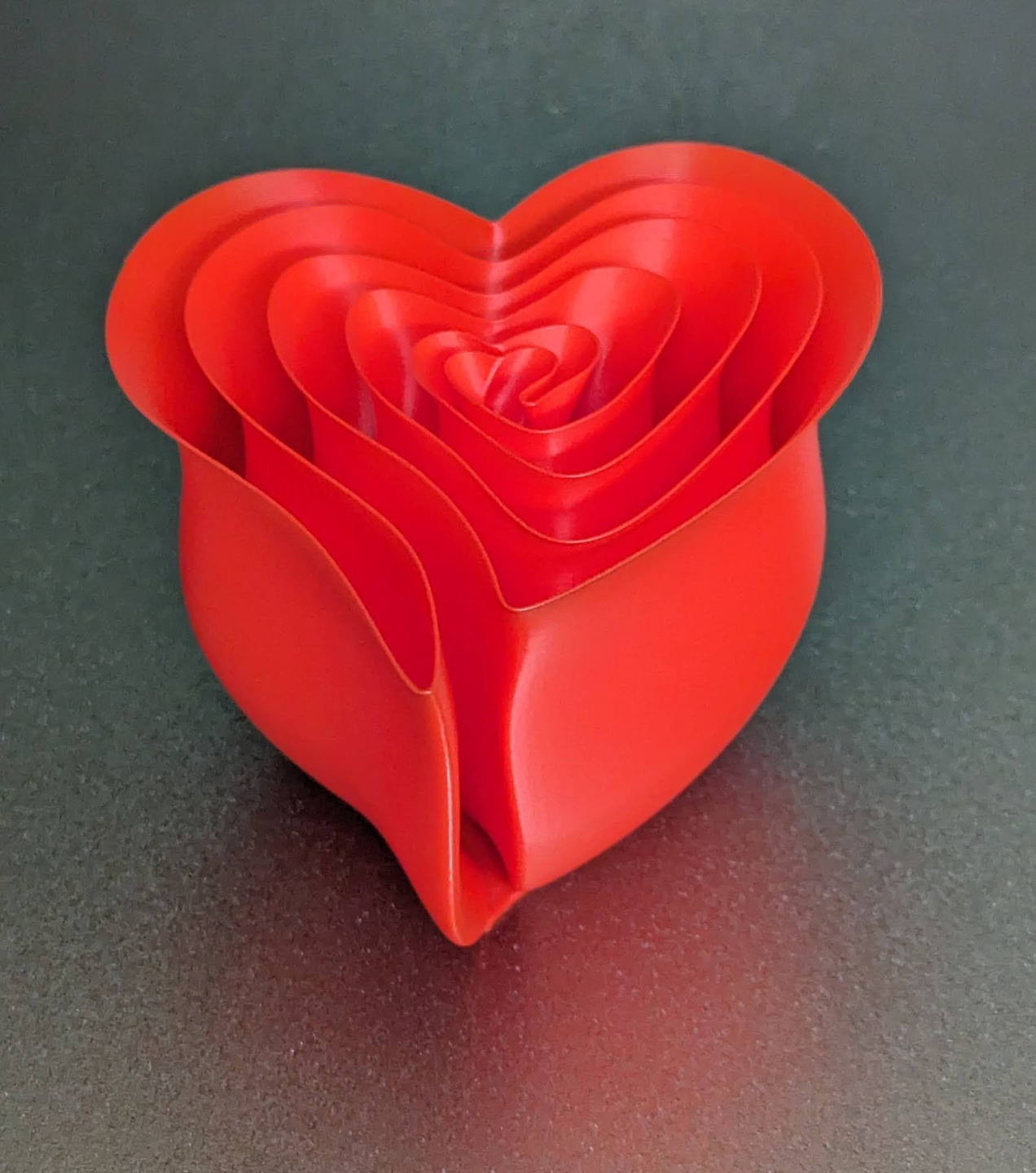 herz geformt rose spiral vase modus by fletch22 haushalt feierlichkeiten valentinstag 3D print model - Mito3D