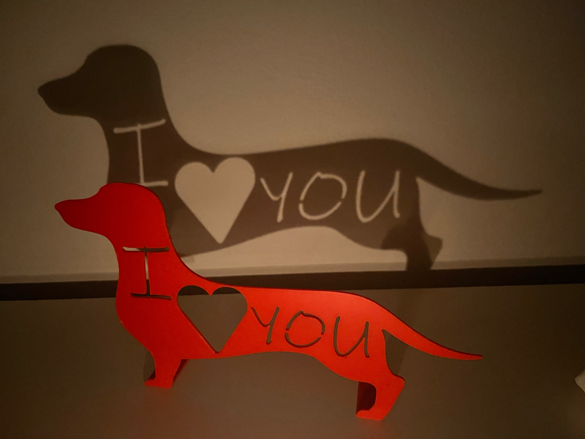 dackel liebe by bischof haushalt dekor hund hündchen doggo ily geschenk überraschung dekorativ elegant büro schreibtisch regal herz valentinstag 3D print model - Mito3D