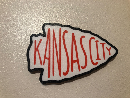 kansas città punta freccia parete arte by the3dsportsbeard segni loghi capi missouri 2d 2024 patrick mahomes travis kelce taylor veloce sveltine kc super ciotola nfl playoff capra 3d print model - Mito3D