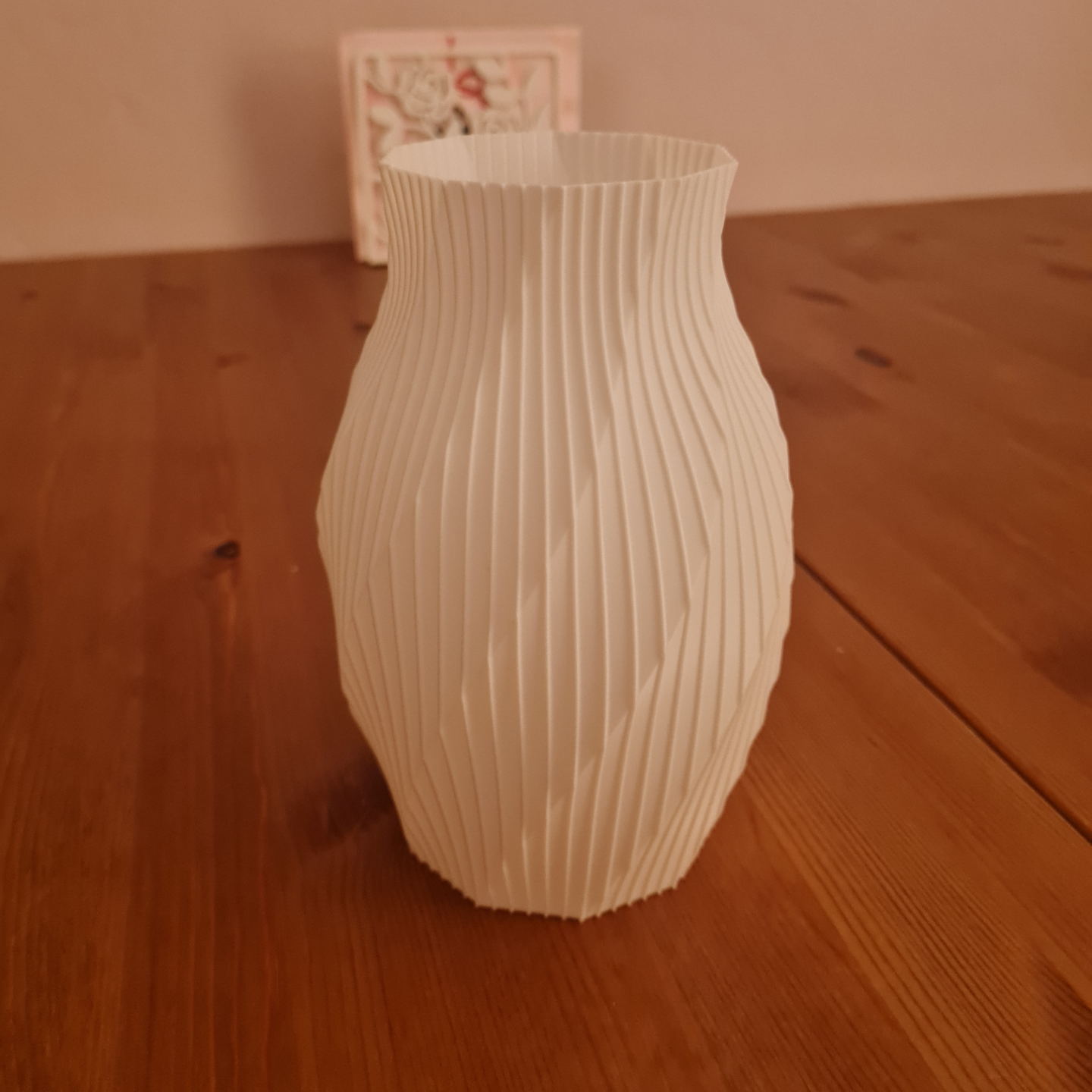 verdrehte vase by minajosa generativ 3d modell my kunst tasse 3D print model - Mito3D