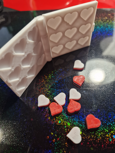 herzen tictactoe mini 5x5cm by abonnieren spielzeuge spiele tafel tragbar 3enraya tres raya reise valentin valentinstag herz corazon 3d print model - Mito3D