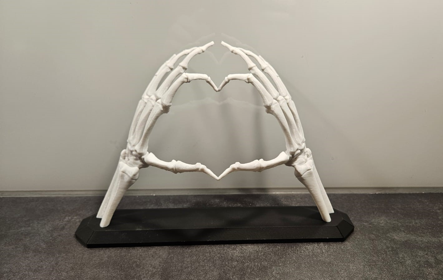 skeleton heart hands gesture by 3dmakeryde art sculptures skelenton valentines valentinesday spooky 3D print model - Mito3D