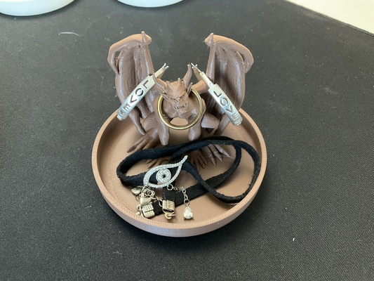 gothic gargoyle ring holder tray remixed by gekoprime fashion models ringholder jewelryholder jewelrydisplay jewellery jewelrystand 3d print model - Mito3D