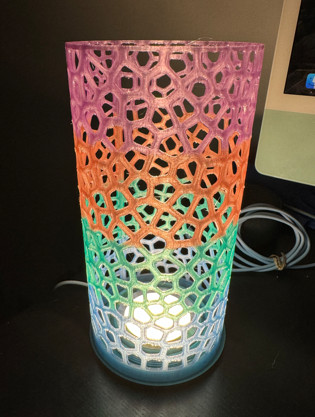 voronoi led lampe by 3ddyfaber haushalt dekor licht kunst 3D print model - Mito3D