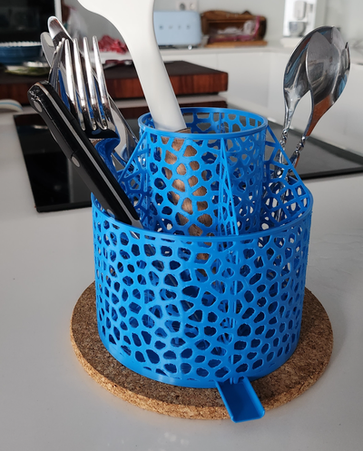 utensilio secadora vestido up in voronoi remezclado by dp diseño casa modelos cocina 3d print model - Mito3D