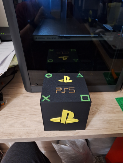 ps5 caja by lanzamiento dekel accesorios cosplays ps 5 cerdito banco 3d print model - Mito3D