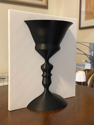 vase visage by elio196721 ménage décor illusion 3dart 2dart 2d drôle optique pla 3d print model - Mito3D