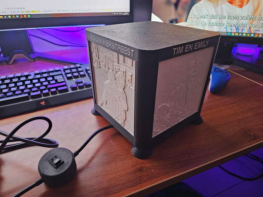 komplett lithophan box lampe ort 4 platten schalter kabel abdeckungen by droopster1984 generativ 3d modell hutschmiede lampensockel hut vorne licht halter unterstützung lithotafellampe 3d print model - Mito3D