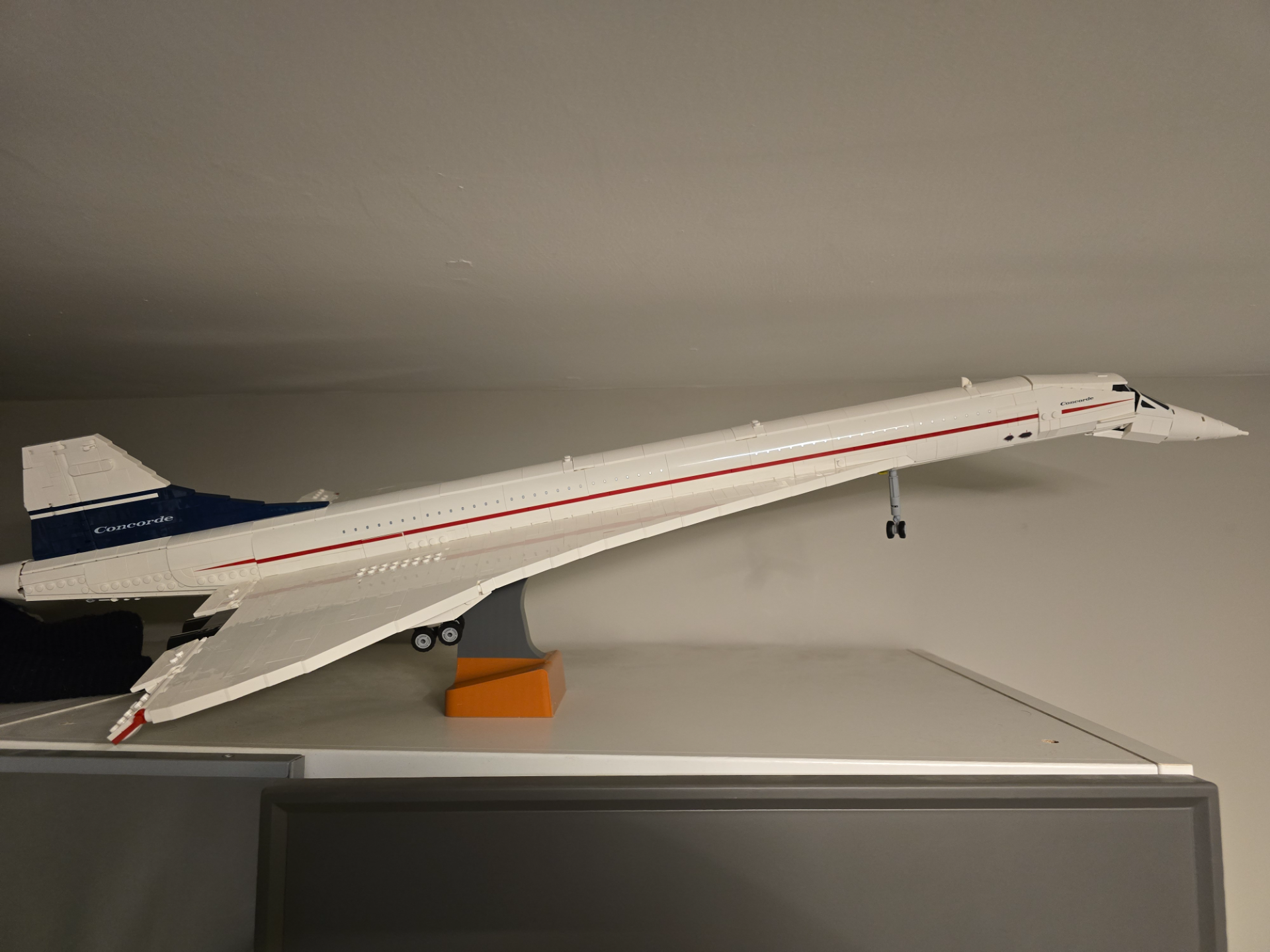 lego concorde abgewinkelt stand by slopetrash jnr hobby diy 3D print model - Mito3D