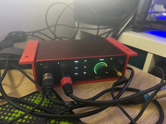focusrite scarlet 4i4 gen4 - table holder by mikael b hobby & diy music undertable 3d print model - Mito3D