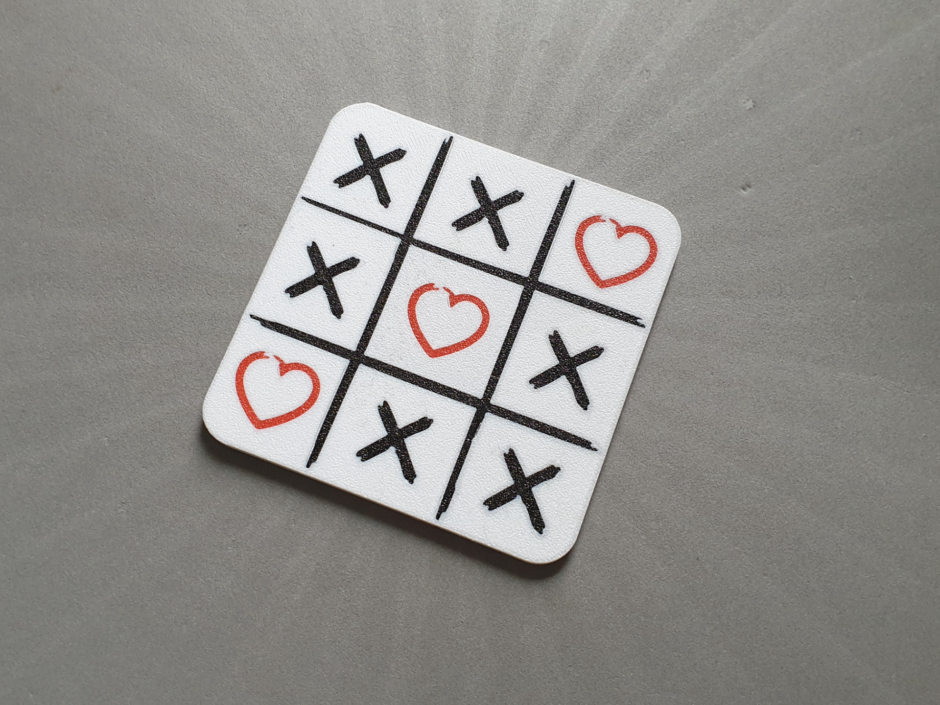 tic tac toe amore sottobicchiere by h ba97 domestico arredamento adornare tictactoe valentino valente san valentino giorno tè caffè cuore 3D print model - Mito3D