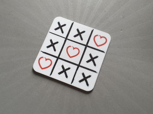 tic tac toe liebe untersetzer by ba97 haushalt dekor anmut tictactoe valentinstag valent valentinsgrüße tee kaffee herz 3d print model - Mito3D