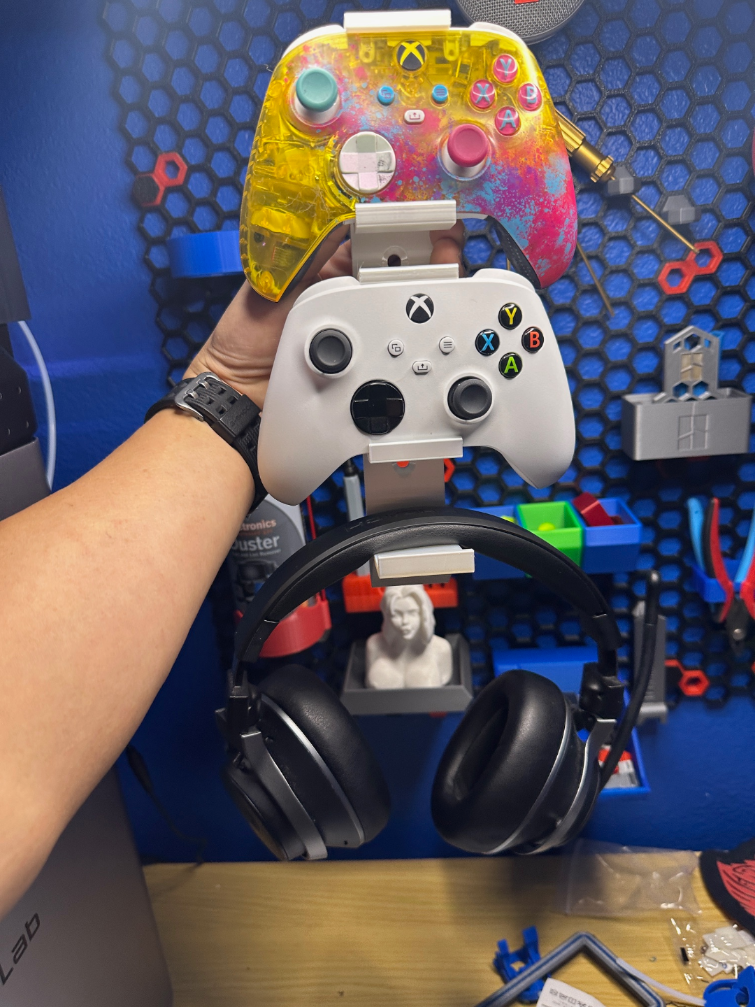 xbox controller headset wall mount remixed by cruel paradox hobby & diy electronics video games 3D print model - Mito3D