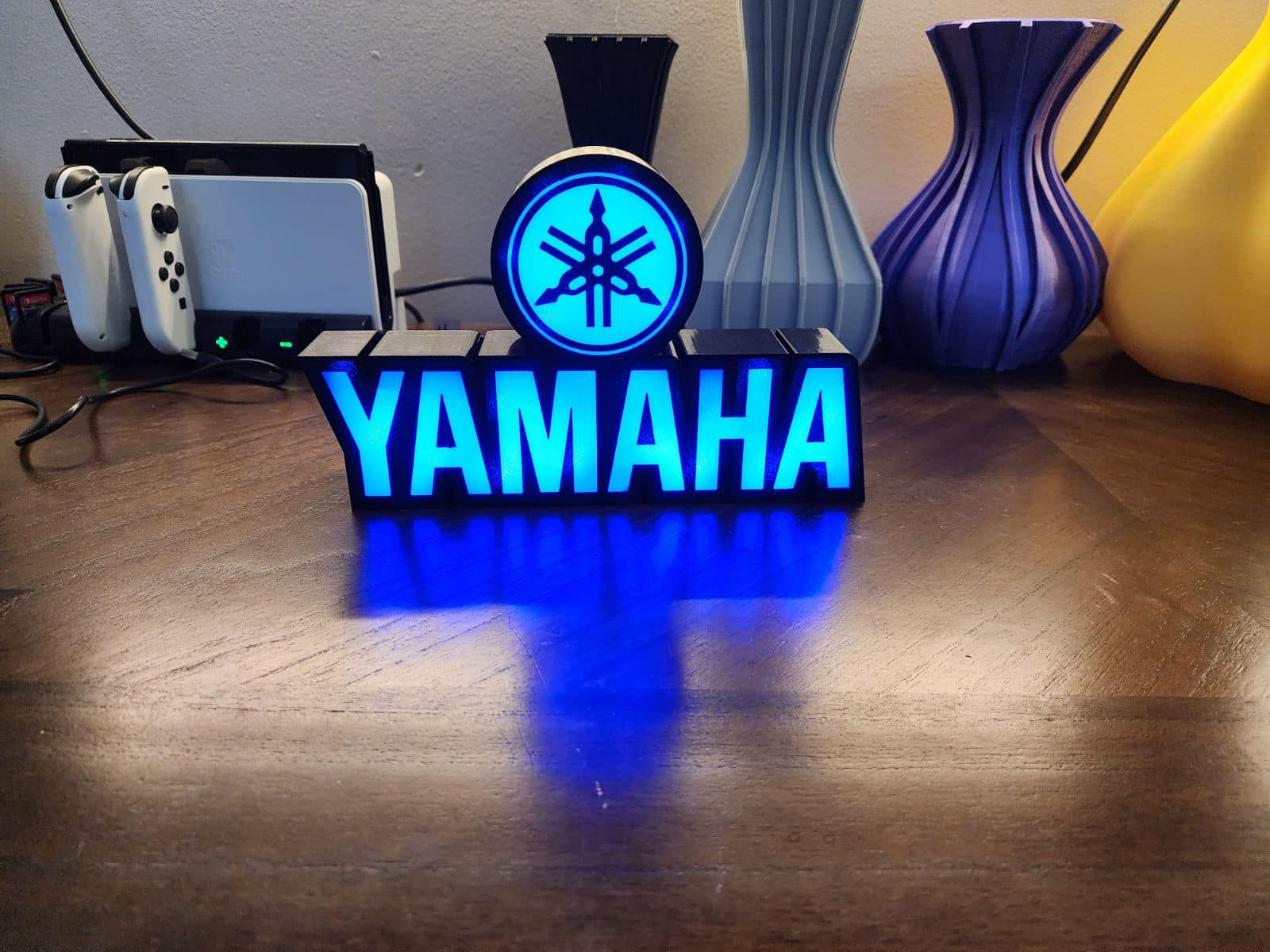 yamaha led işaret yeniden karıştırılmış by yaratıcı cam sanat işaretler logolar arka ışık siyah mavi 3D print model - Mito3D