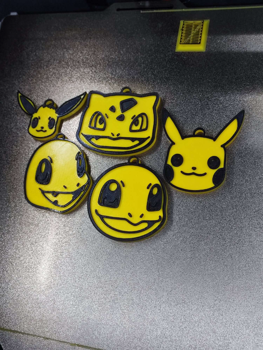 pok lun porte clés by fikuss30 art monnaie badges pokémon pikachu charmander évoli bulbasaur gicler 3D print model - Mito3D