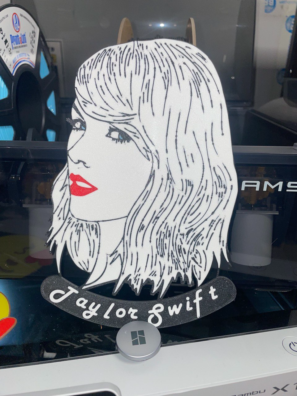 cuadro de taylor swift by worldcat3d art 2d taylorswift hueforge bambu 3D print model - Mito3D