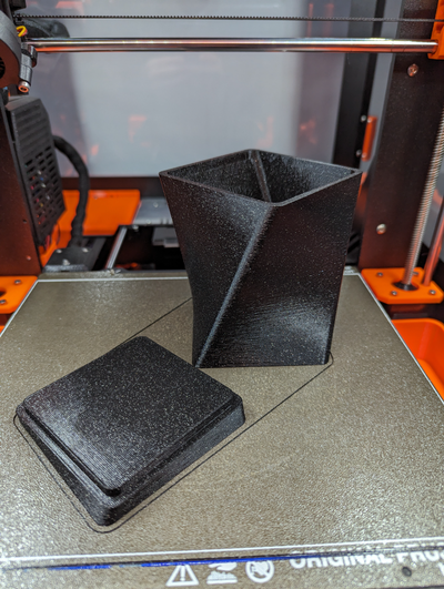 verdrehte quadrat box by waxounet haushalt dekor container behälter abfall krug 3d print model - Mito3D