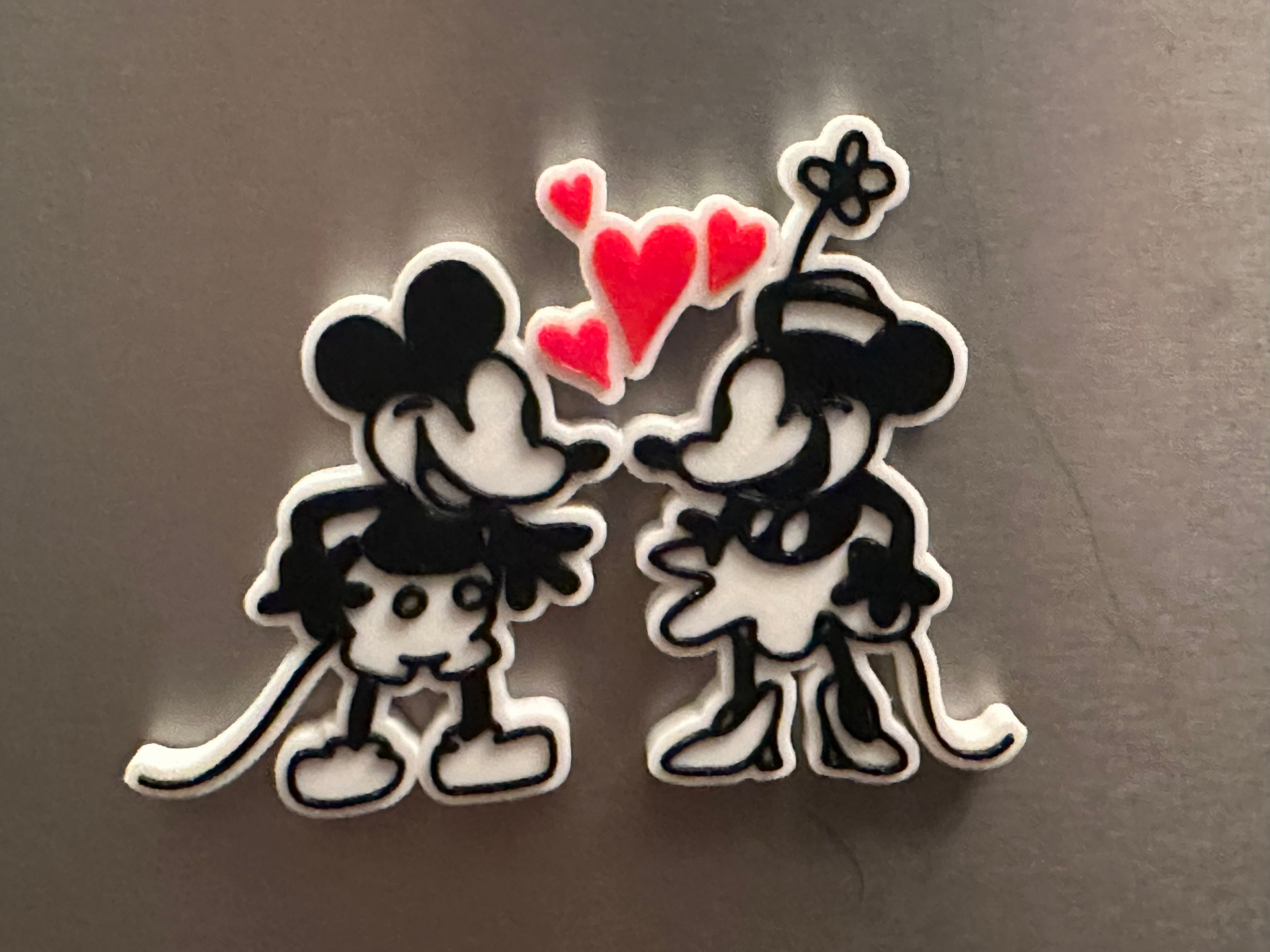 mickey & minnie mouse love magnet by mikehurst81 household decor disney valentines 3D print model - Mito3D