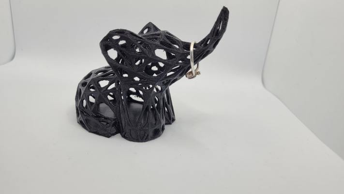 voronoi remixar of poli elefante remixado by brad3dprints casa decoração anel suporte 3d print model - Mito3D