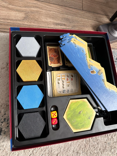 catan caja piezas magnético tapa by radeanusergiu juguetes juegos tablero accesorios almacenamiento juego 3d print model - Mito3D