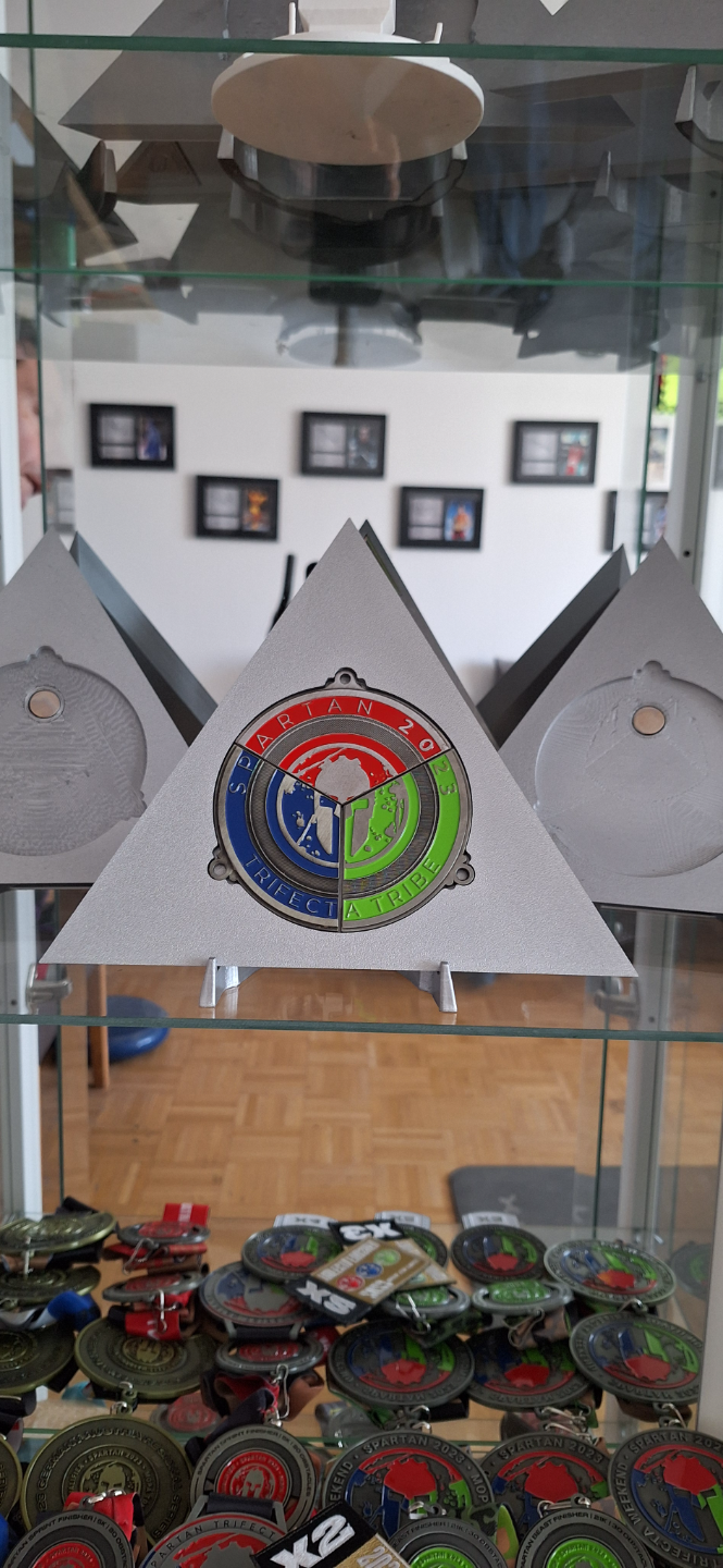 spartanrace trifecta delta by bastl regen kunst münze abzeichen spartanisch 3D print model - Mito3D