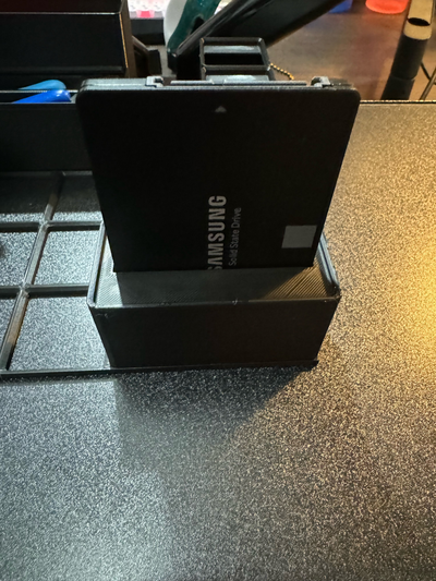 gridfinity samsung 2 5 ssd halter unterstützung by jon straße werkzeuge veranstalter 860 1x2 3d print model - Mito3D