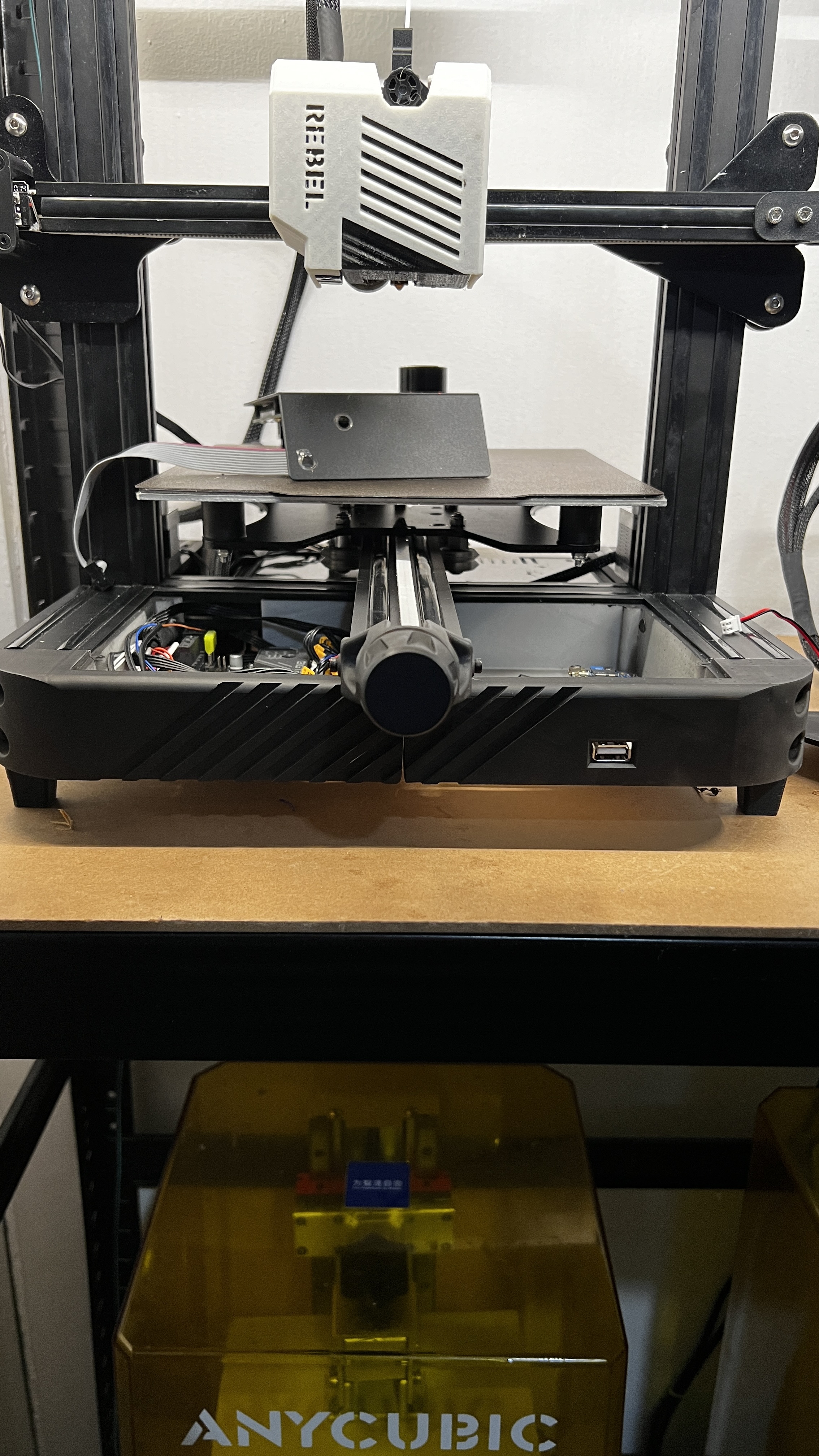 ender 3 électronique boîte logement axe retourner remixé by makersark3d 3d imprimante pièces améliorer webcam tarte framboises ender3 boîtier 3D print model - Mito3D