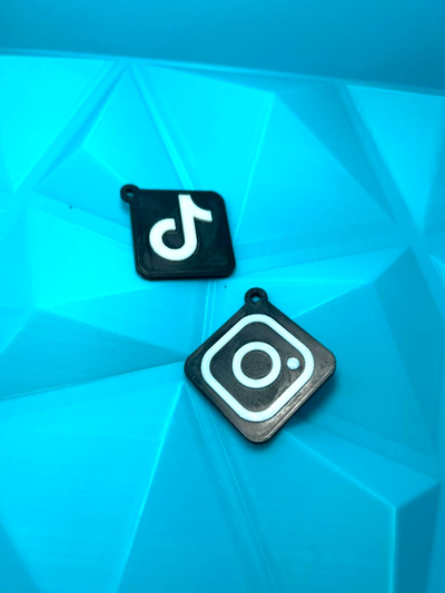 tiktok instagram nfc chaveiro remixado by loiro meios comunicação ferramentas aparelhos tik tok 3d print model - Mito3D