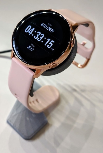 ladegerät stand samsung aktiv sehen by schritt mode modelle aktivuhr ladestation activewatch smartwatch drahtloses 3d print model - Mito3D