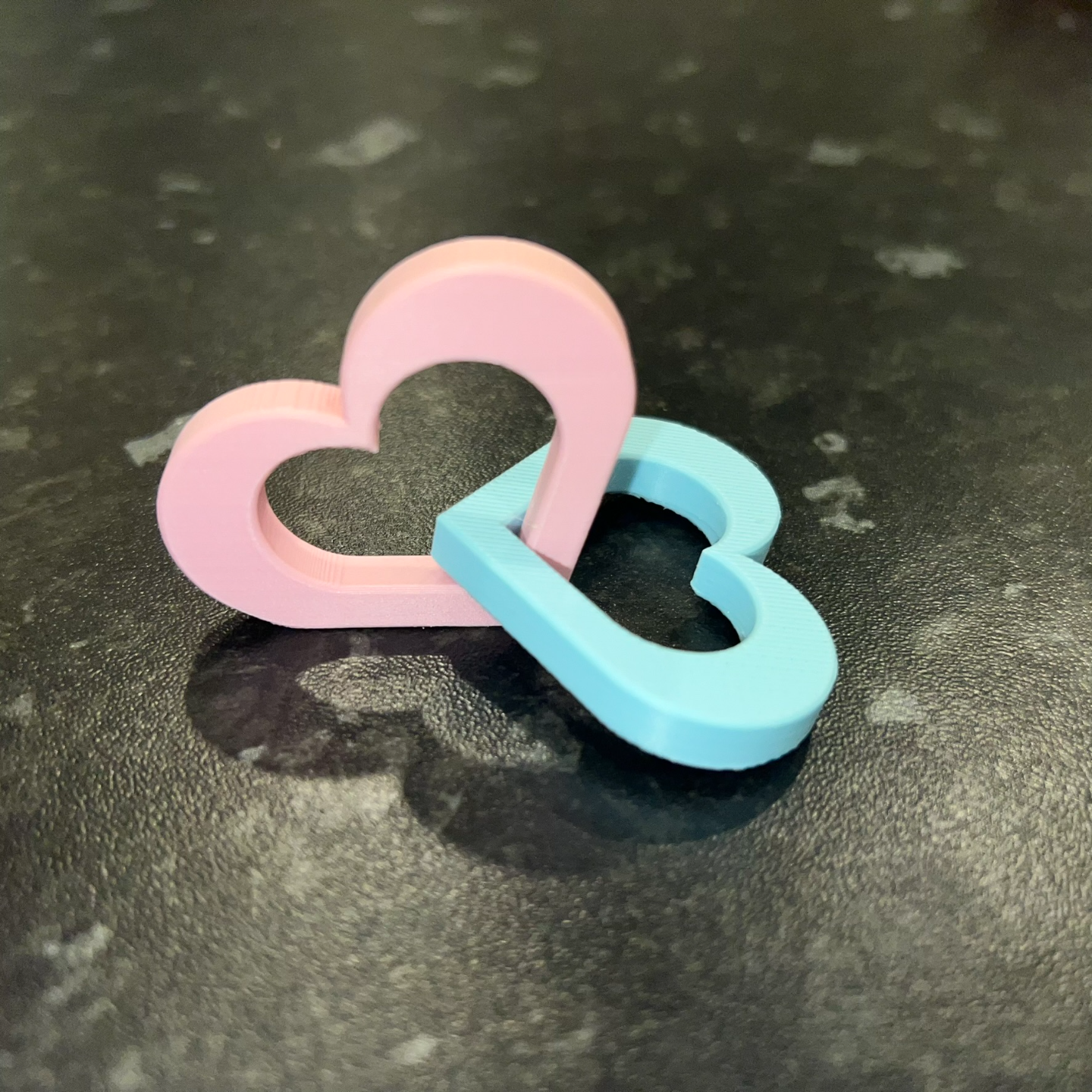 entrelacé cœurs by xander dessins jouets jeux cœur l'amour valentin agiter jouet cadeau multicolore 3D print model - Mito3D