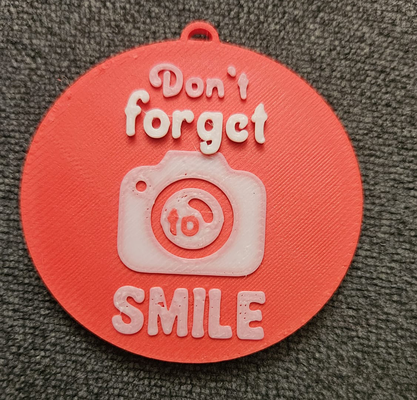 smile keychain by zumdag art coin & badges key breloc gift cadou pendant charm 3d print model - Mito3D