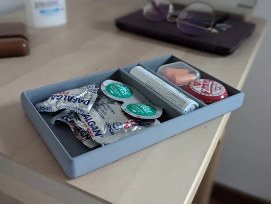 pequeno armazenamento bandeja by tokolozi ferramentas organizadores cabeceira caixa comprimidos 3d print model - Mito3D