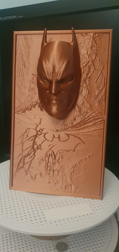 batman rilievo by torenna generative 3d model hueforge & lithophane espositore expositor supereroe superhero targa 3d print model - Mito3D