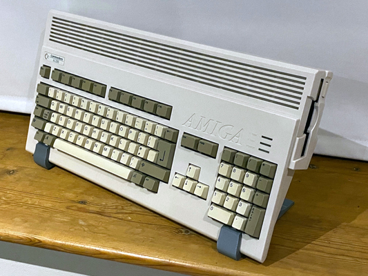 amiga 500 1200 atari st dikey görüntüle ayakta durmak by tom dalby hobi kendin yap elektronik amiga1200 3d print model - Mito3D